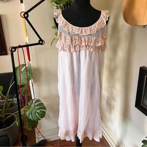 Aristocraft By Superior 1960s Nylon Nightgown - Made In USA - Size Medium